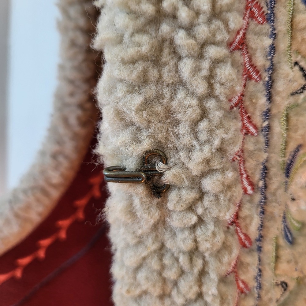 Vintage Red Embroidered Sherpa Vest Boho Hippie Festival Size XL - Picture 15 of 16